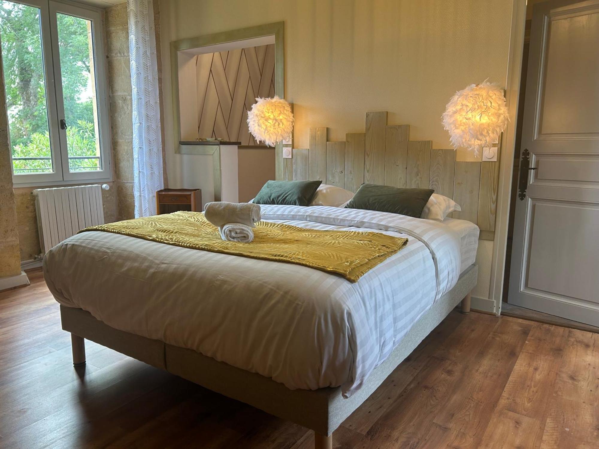 Demeure Du Vallon - Chambres D'Hotes De Charme Azerat Экстерьер фото